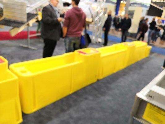 Hdpeの回転鋳造物の原料は供給の流しで形成する